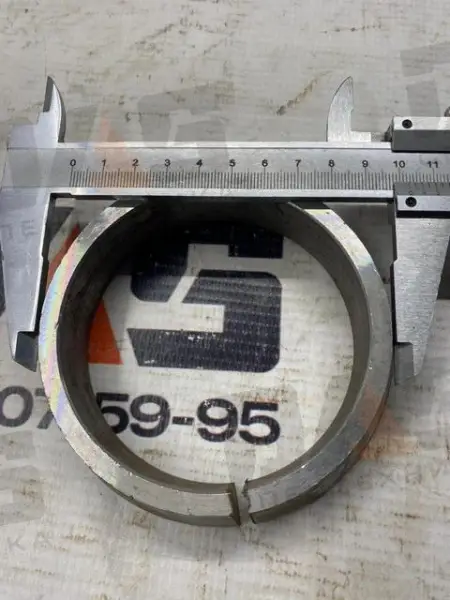 Втулка коническая бортового редуктора CDM855 /LG855