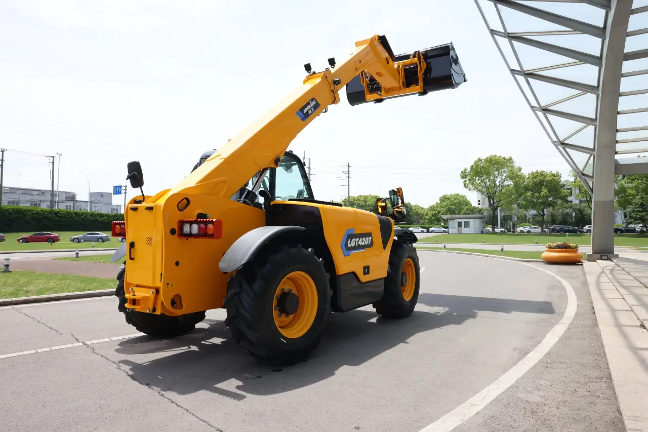 Новинка! Телескопические погрузчики Lonking LGT 4207