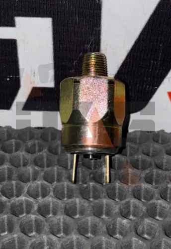 Датчик давления масла ДВС (М10) SDLG953