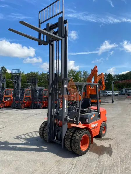 Дизельный вилочный погрузчик Lonking FD30T купить в Горно-Алтайске