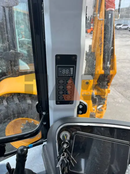Экскаватор-погрузчик Lonking 83C купить в Горно-Алтайске